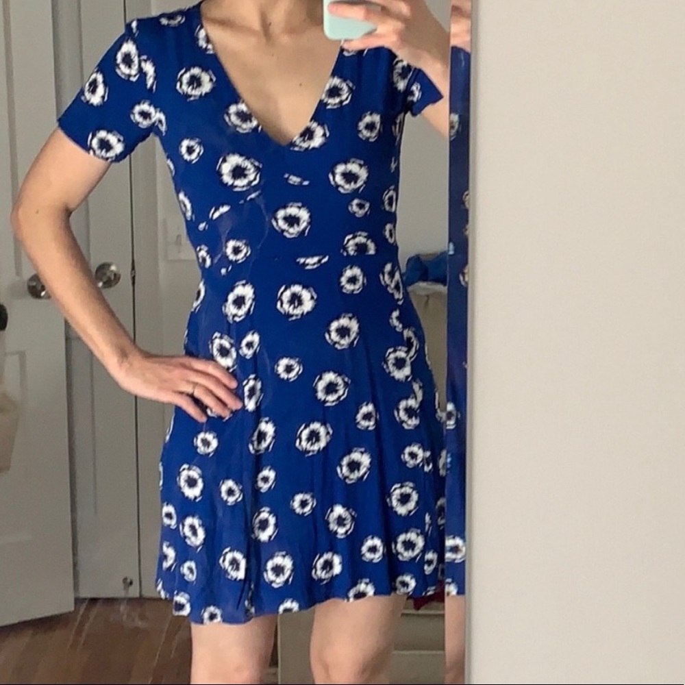 Gap blue floral dress. Zip back.